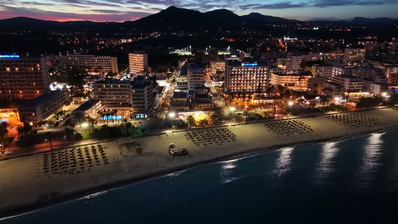 Cala Millor: El Paraíso Accesible Capturado con un Dron DJI Mini Pro 4 🌊 ♿