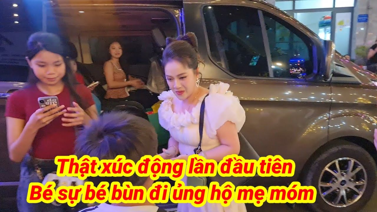 Thật xúc động lần đầu tiên bé sự bé bùm đi ủng hộ mẹ móm tại Đức hoà long an 
