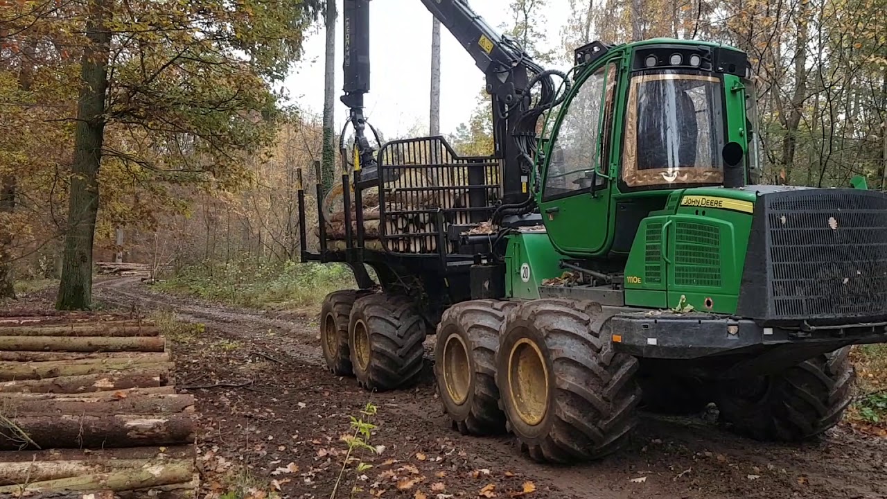 John Deere 1110e beim Fichtenholz poltern 2018