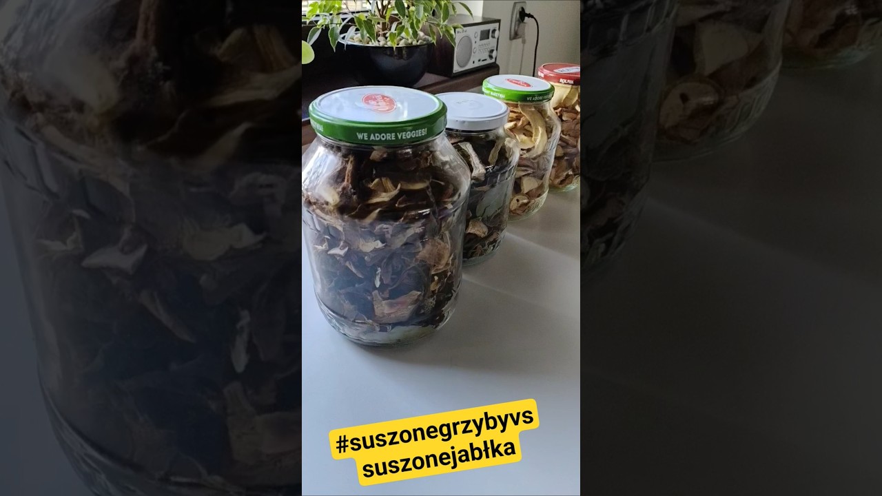 Suszone grzyby i jabłka #fruit #dryfruits #driedmushrooms #słońcezamkniętewsłoiku #garden #eco