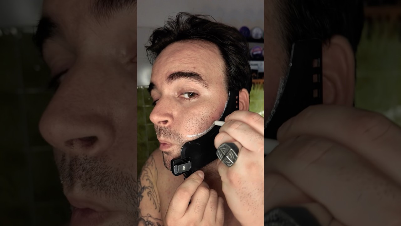 ASMR 💈 Is the BEST WAY to SHAVE BEARD LINES? 🪒🤌🏻 #asmr #lostregonedellabarba #satisfying #shave