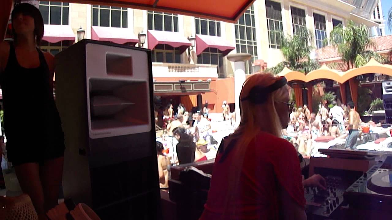 Dj Metzker Viktoria @ Tao Beach, Las Vegas (USA) 11.08.11.