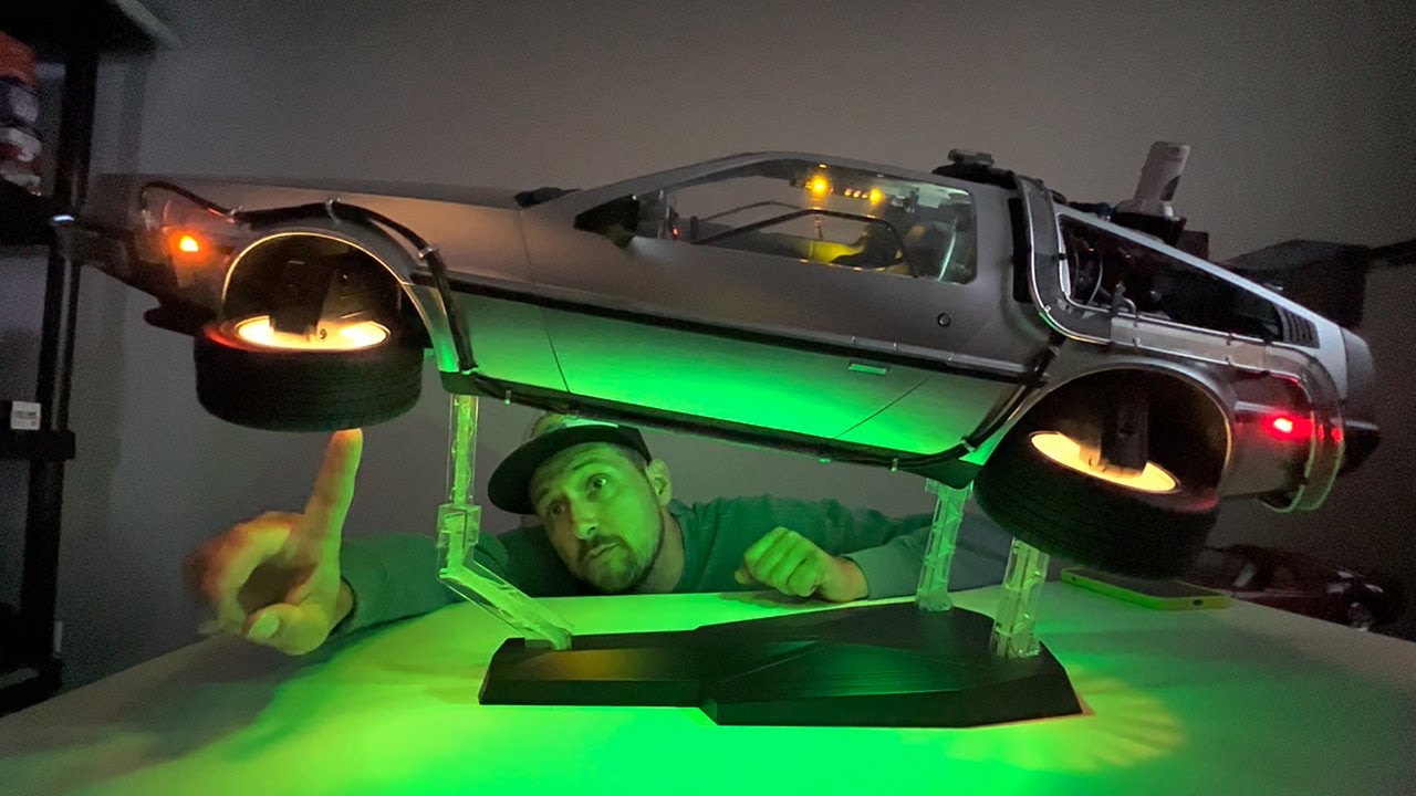 Hot Toys 1/6th Scale Back to the Future 2 Delorean Time Machine w/Hovermode (Unboxing & Assembling)