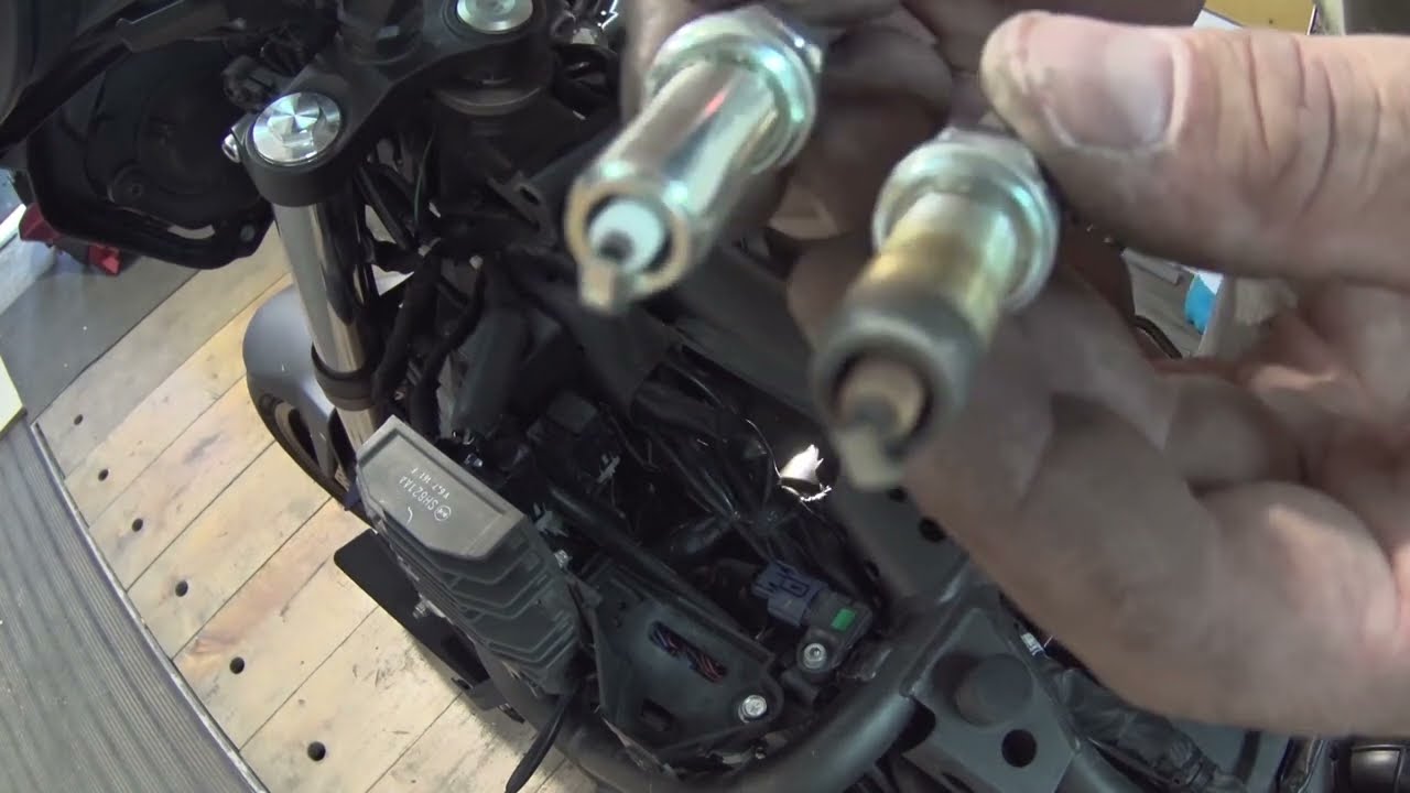 Yamaha Tracer 700 - spark plugs and air filter replacement