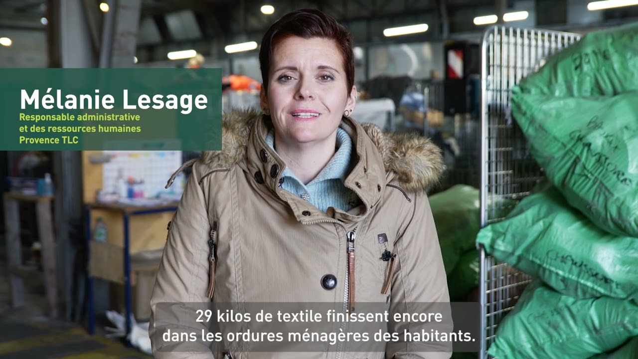 Donner une seconde vie aux textiles, linges et chaussures : immersion dans un centre de tri
