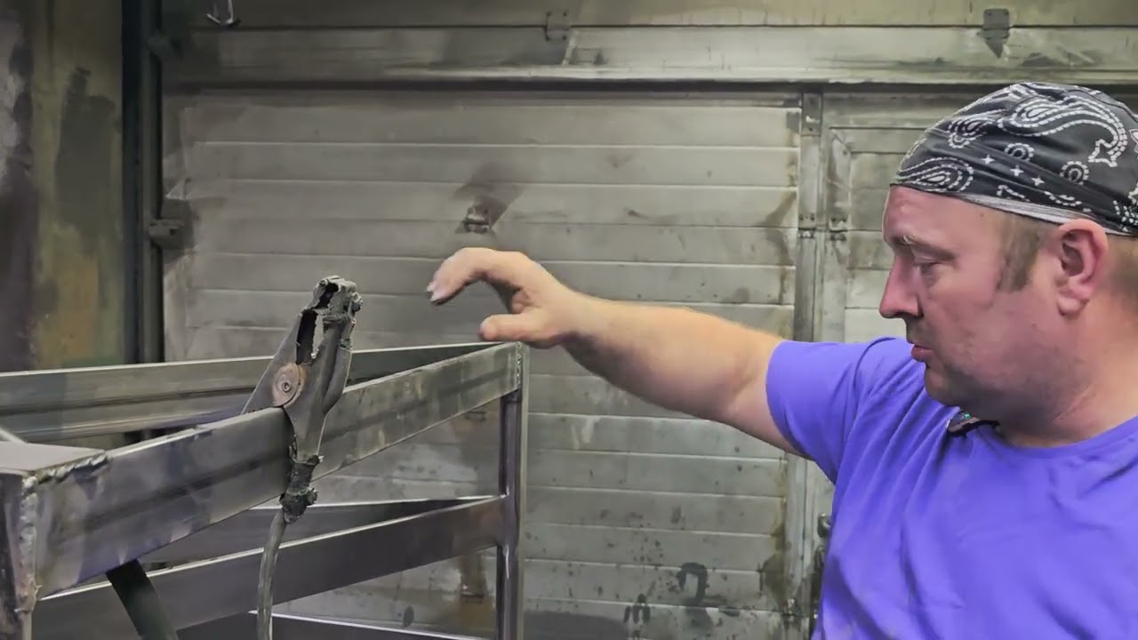 Лестница из обрезков металла. Нарисовал в Sketchup и воплатил в металле.