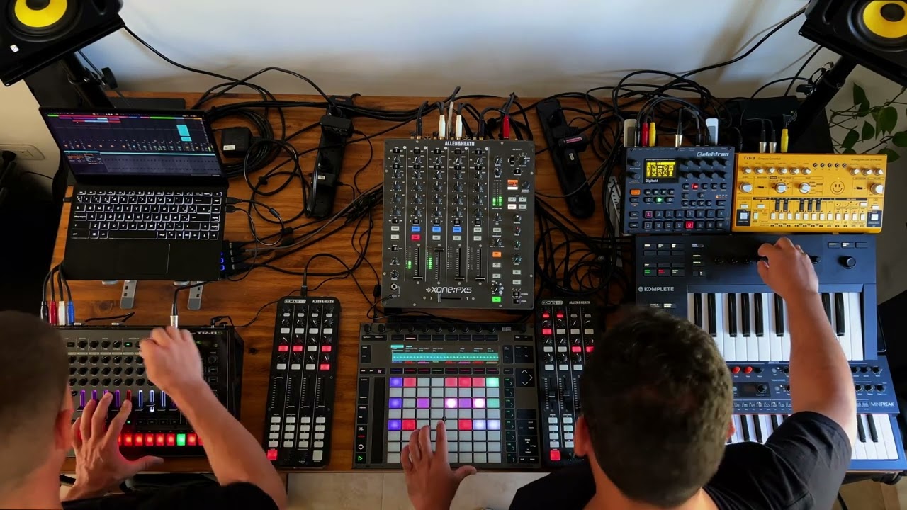 Jam Session #12 (MELODIC, PROGRESSIVE & TECHNO LIVE SET)