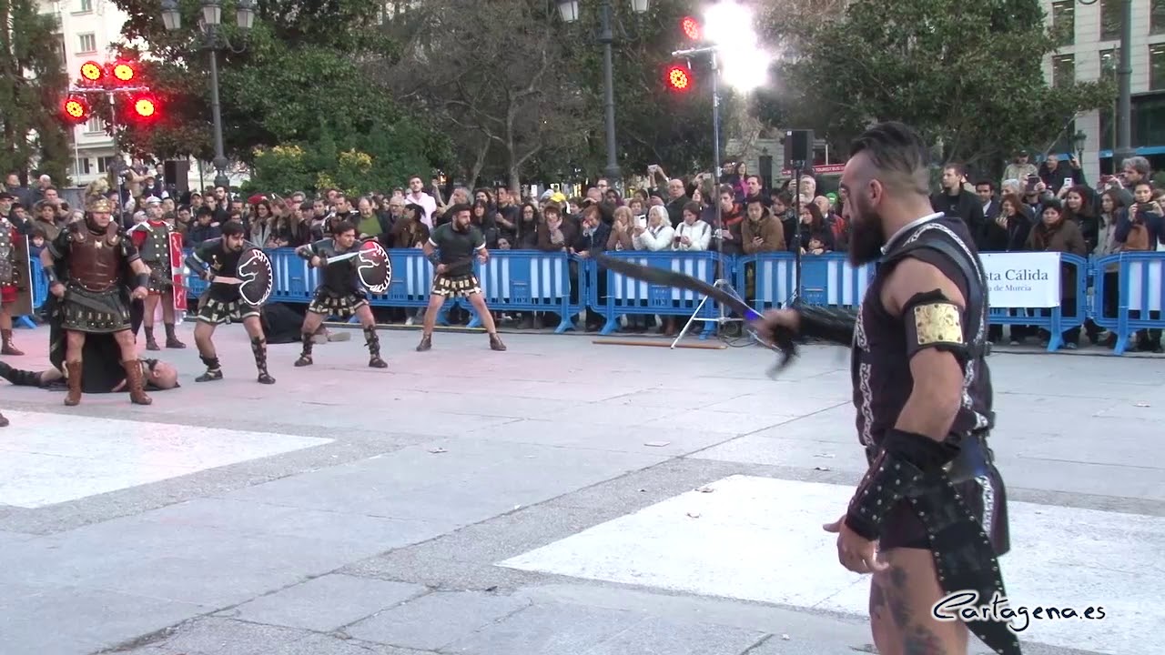 Representación de las fiestas de Cartagineses y Romanos en la Plaza de España de Madrid
