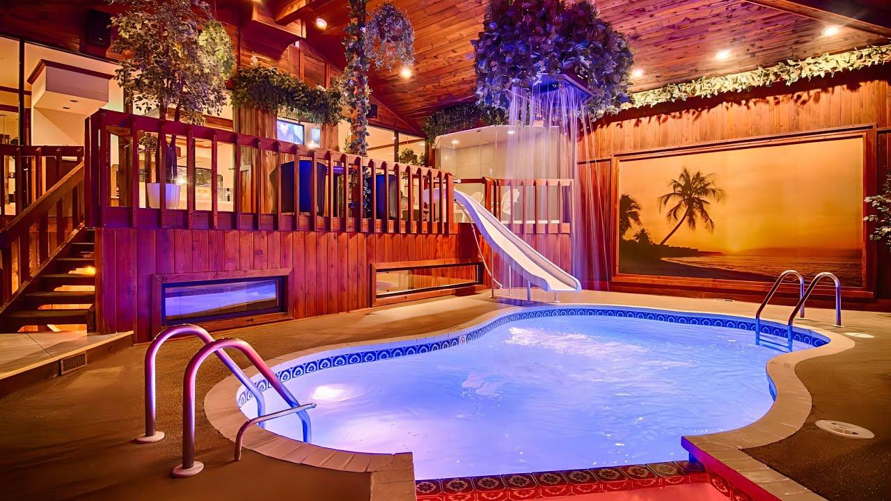 THE COOLEST HOTEL ROOM EVER! 😍