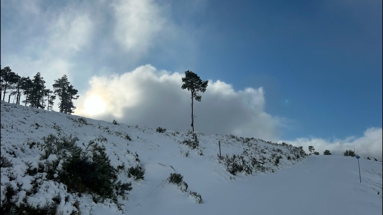 Estación montaña manzaneda invierno 2023, montaña Galicia ,esquí Galicia , nieve , esquí , snowboard