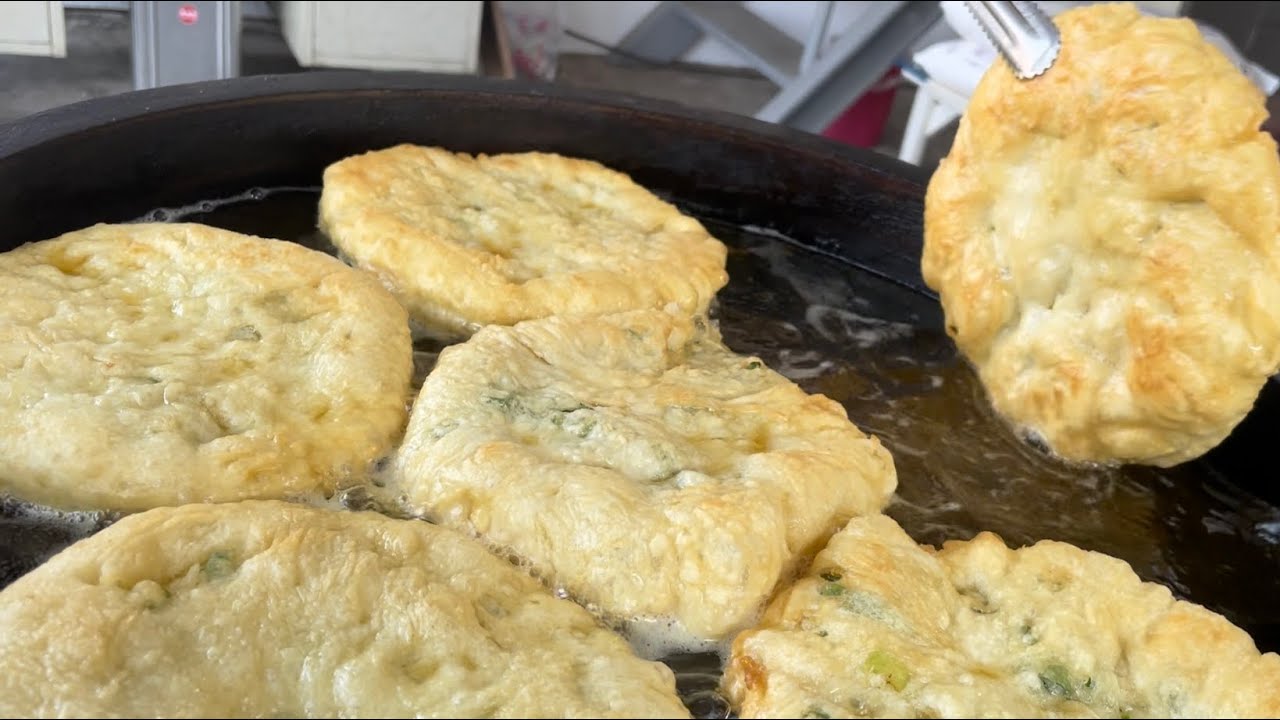 膨膨滴 酥酥滴！來自山東老奶奶的拿手蔥油餅,韭菜盒子！台灣街頭美食/Crispy Fried Shandong Scallion Pancakes,Shandong Chive Box