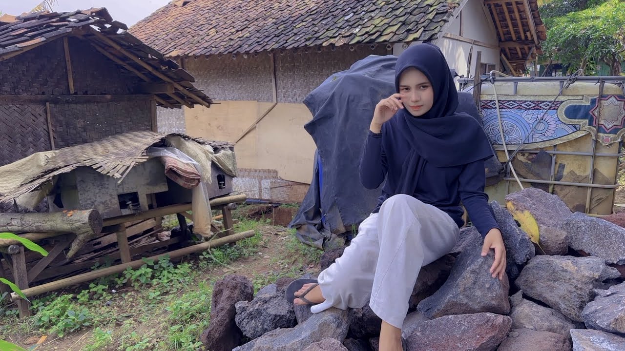 PECAH TANGIS KEBAHAGIAN NENG YULIANA SAAT RUMAHNYA DI RENOVASI PELETAKAN BATU PERTAMA DI MULAI