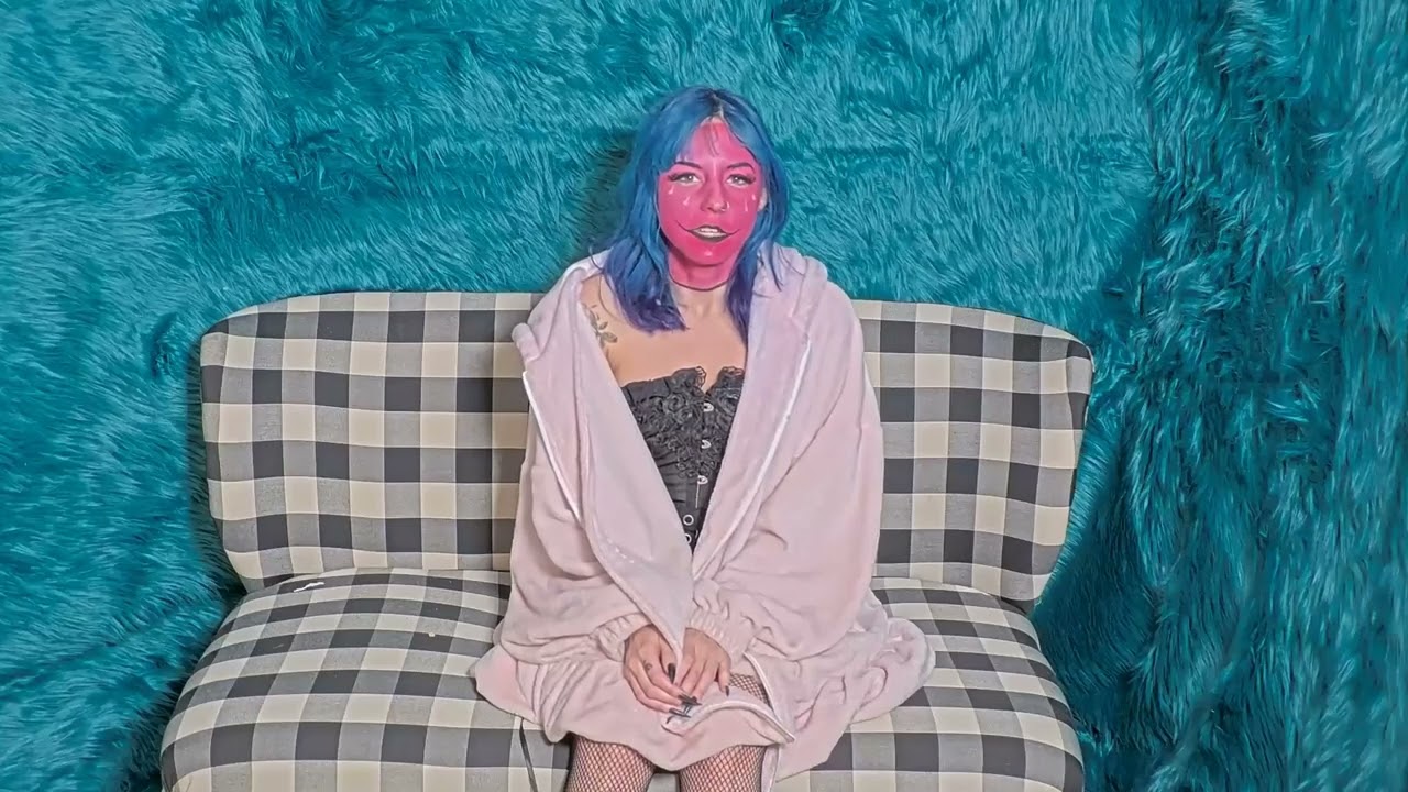 Fishtank Live - Binx wants a foot freak in the tank (CONFESSIONAL)