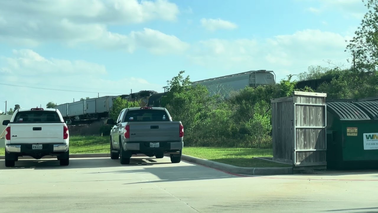 UP 6298 Thru Oak Ridge TX (Filmed: 3/24/23)