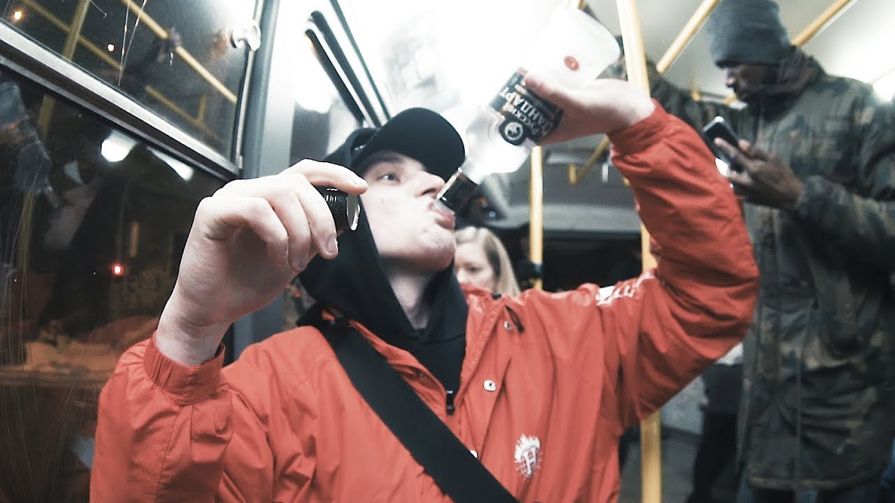 NOC PLN&Aacute; PŘEKVAPEN&Iacute;