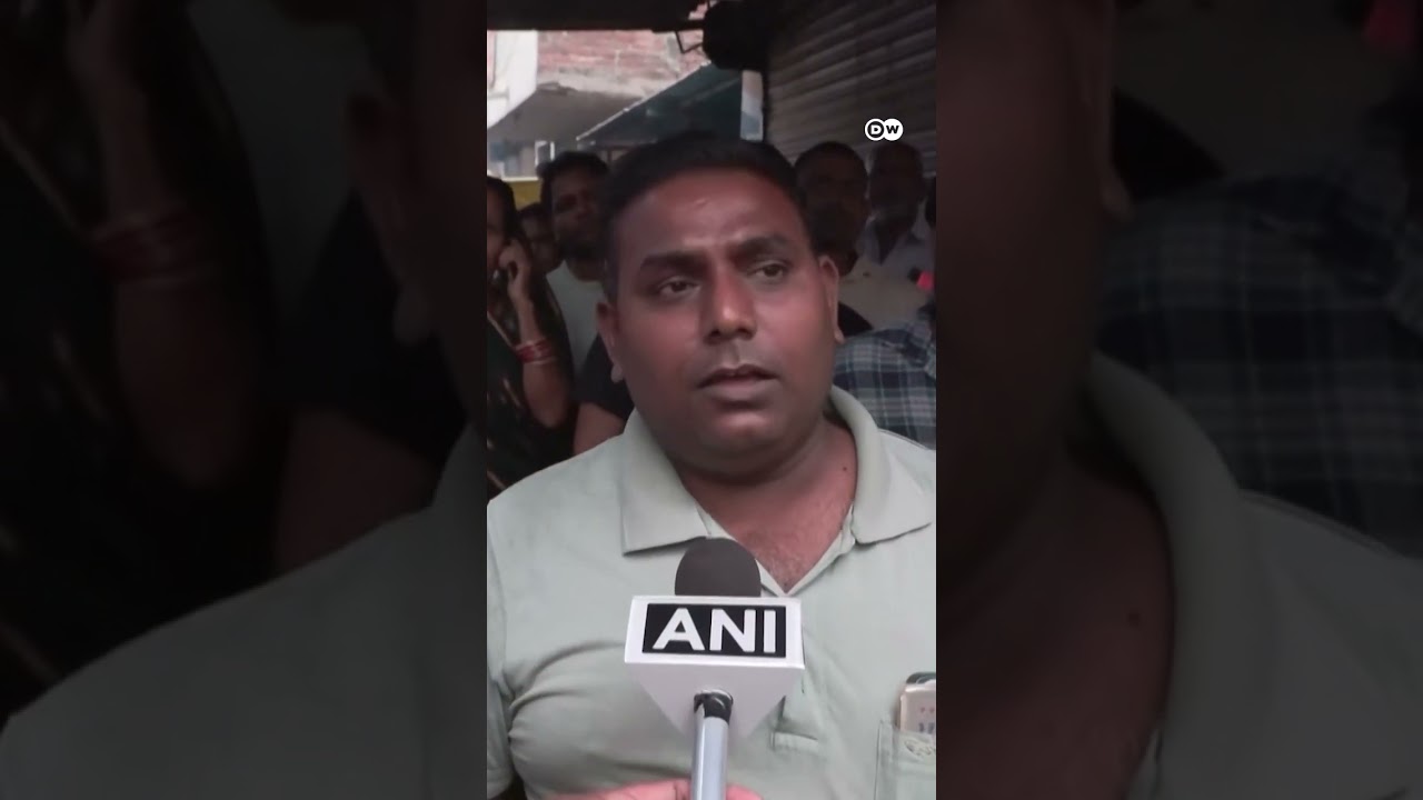 ईरान का असर: भारत में गैस सिलेंडर के लिए लगी लंबी कतारें [Indians queue for LPG supplies]