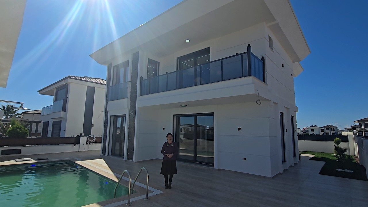 Didim`de Satılık Müstakil, Havuzlu Otoparklı 4+1 Ayrı Mutfaklı Giriş Yatak Odalı Lüks Müstakil Villa