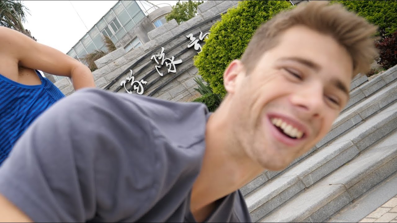 Anders fell in the stairs! VLOG #007