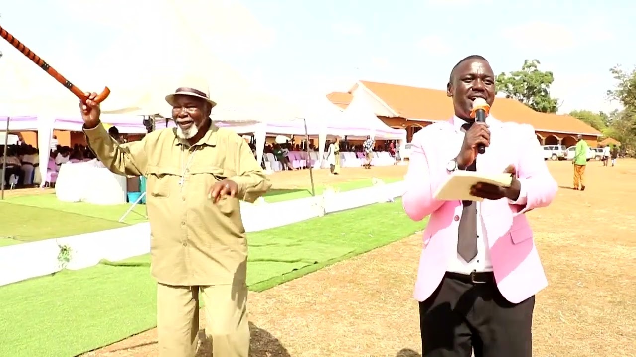 Mzee Born together
