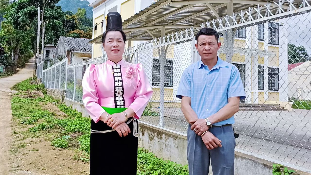 NGHỆ NHÂN XUẤT HIỆN CÓ GIỌNG CA RẤT HAY ( QUYẾT VÂN) BẢN LÍU VÀ ( LƯỜNG TÂN) HÁT ĐỐI ĐÁP 