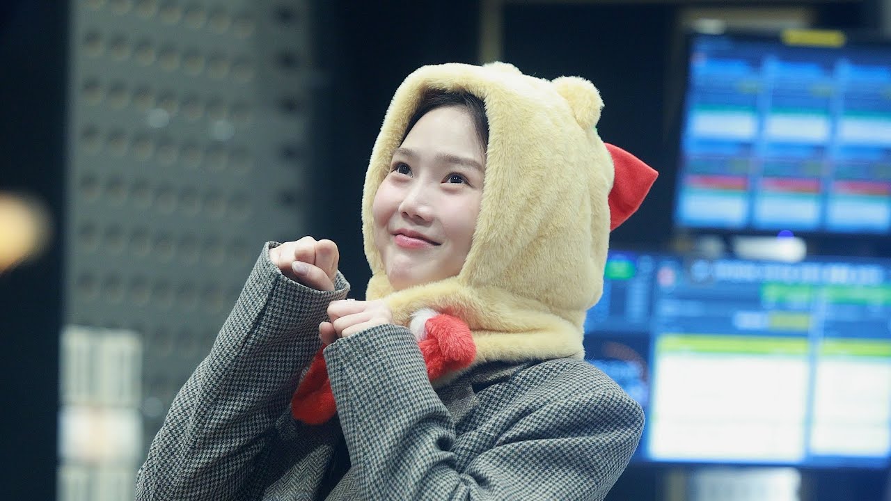 251230 카피바라보다 귀여운 오마이걸 효정 (HyoJung) - 볼륨을 높여요 출퇴근길 직캠 [4K 60p]