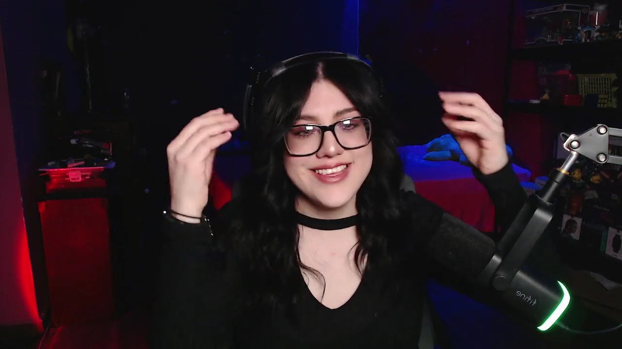 DARLITA JUGANDO FORTNITE Y MINECRAFT CON AMIGOS.
