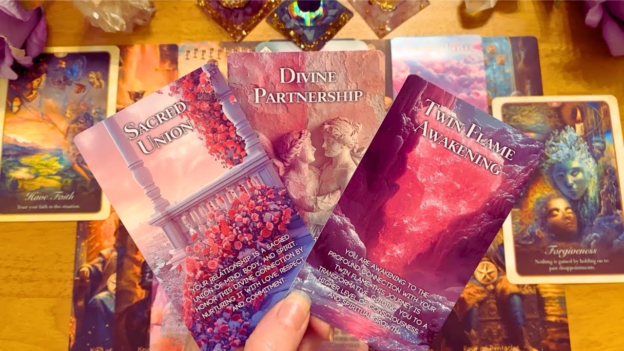 11:11 ❤️‍🔥 YOUR PERSON IS GETTING READY FOR UNION WITH YOU NOW! 😘  LOVE READING #lovereading #tarot