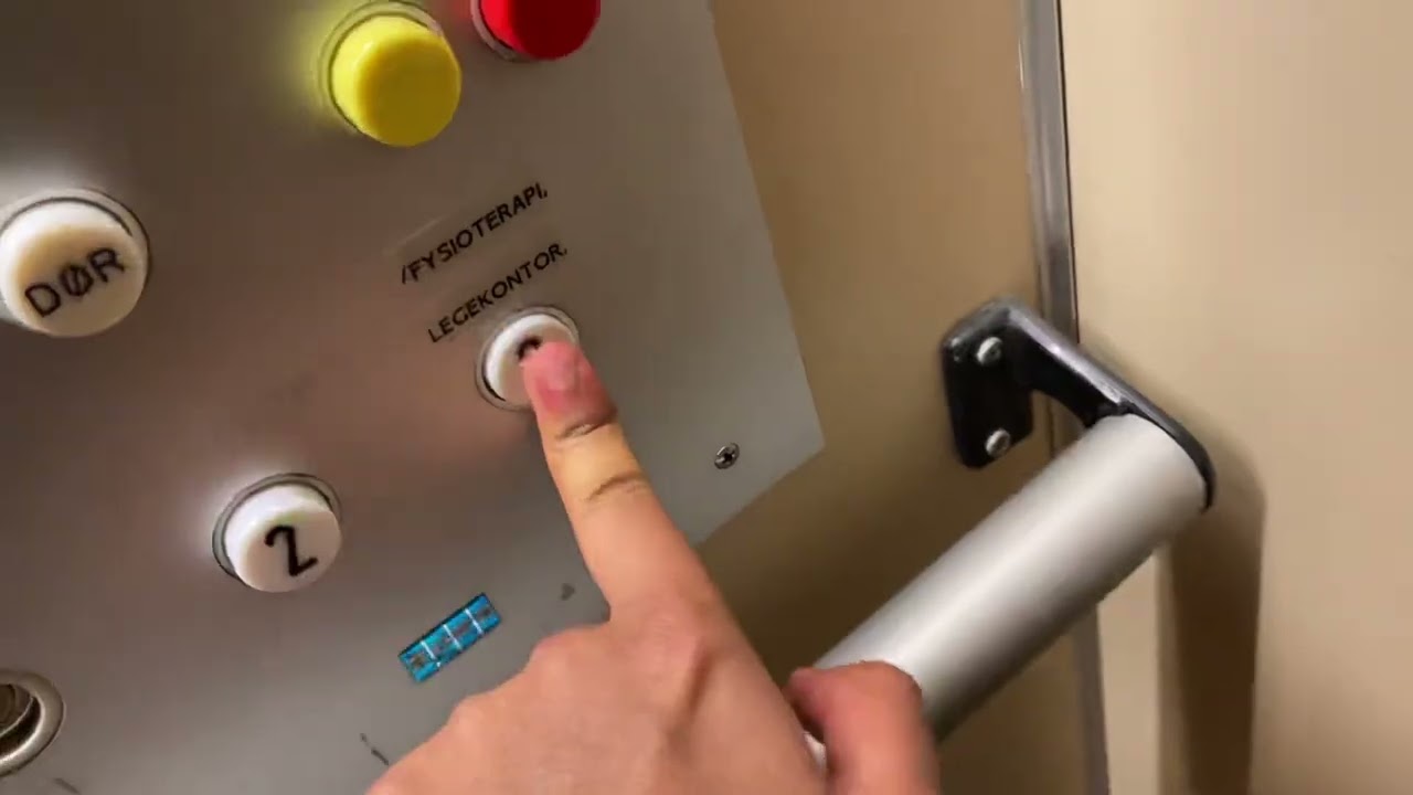 HARD STOP! 1984 KONE roped hydraulic elevator @ Sørumsandvegen 66B, Viken, Norway.