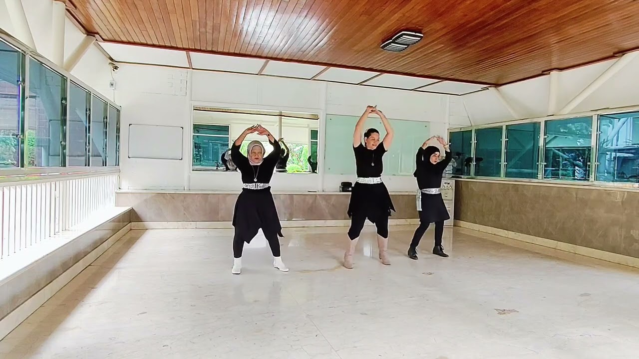 Get Low - line dance,  Chor. Kiki (INA) & Ryan (INA) 
