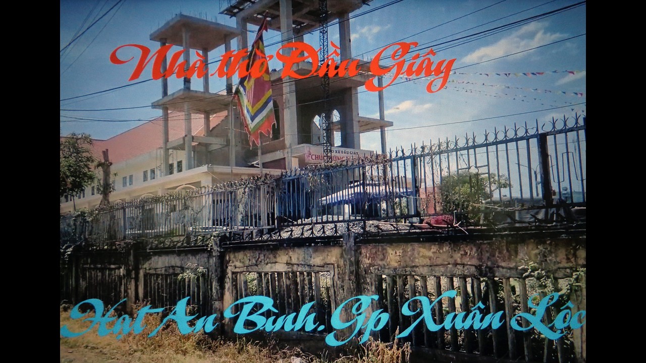 Nhà thờ Dầu Giây nằm giữa rừng cao su.Giáo xứ thành lập 1908.Hạt An Bình.Giáo phận Xuân Lộc