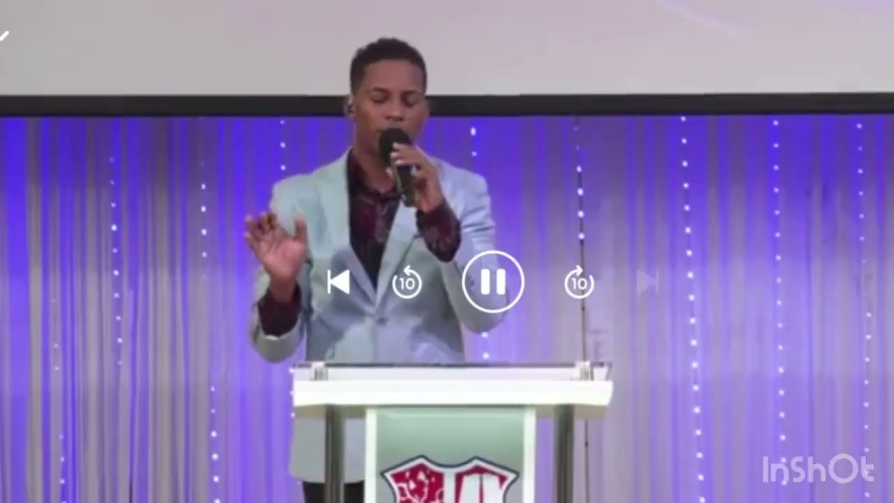 ESTE JOVEN NO CANTA PERO ADORA CON EL CORAZÓN Y LA GLORIA DE DIOS CAE. Eliezer castillo