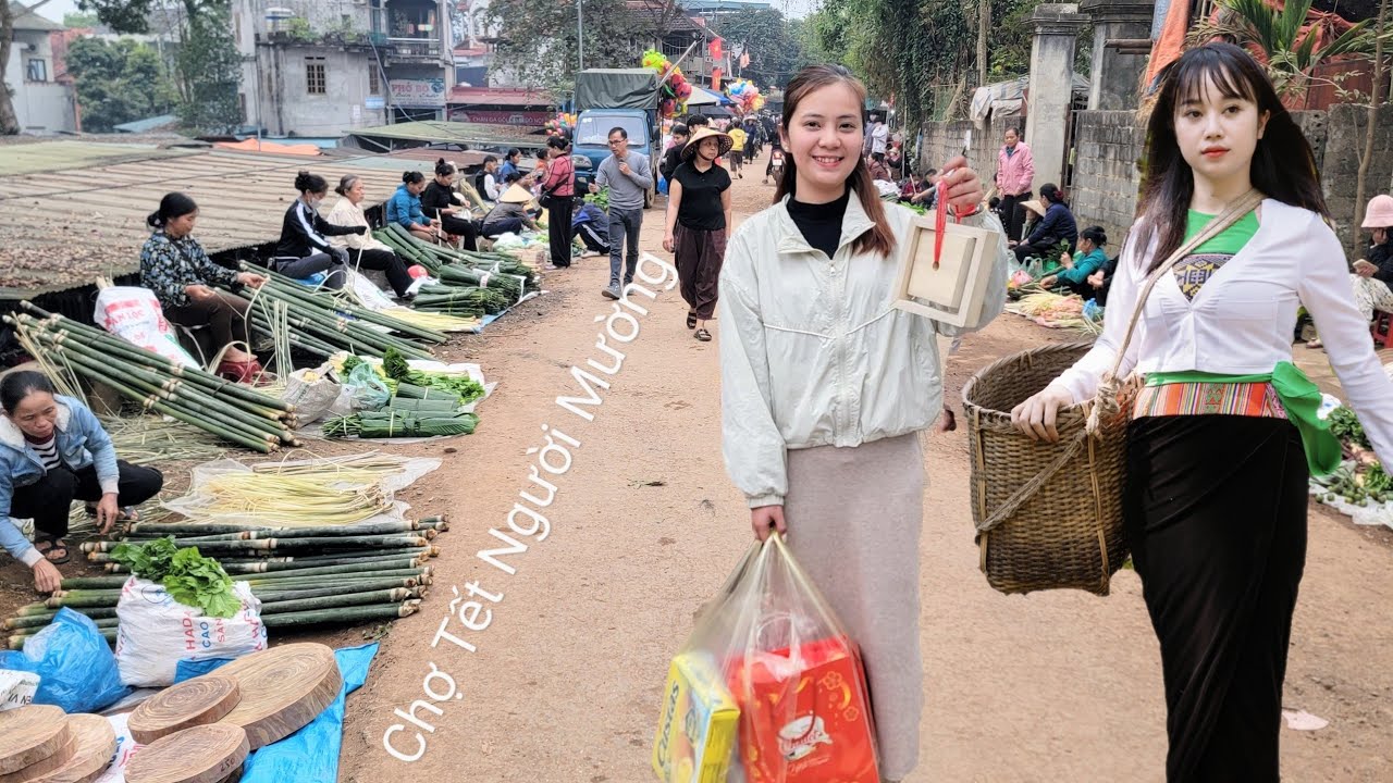 Chợ chiềng mường vang phú thọ - chợ tết , bán rất nhiều hàng phục vụ gói bánh chưng - quách tự huy