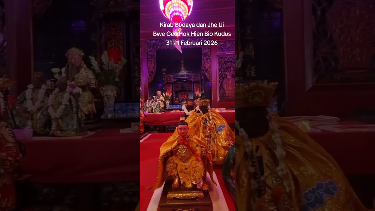 Dewa Dewi di Kirab Bwee Gee Kudus