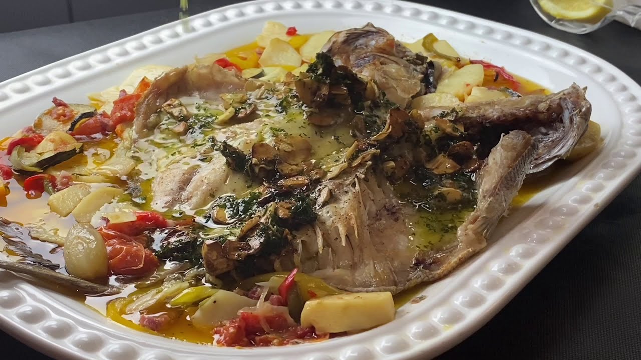 Sargo al horno con una bilbaina deliciosa.