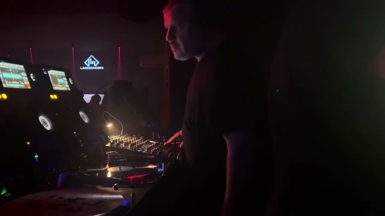 Ricardo Morales b2b Yeiem en NYE @LASOCIACIØN