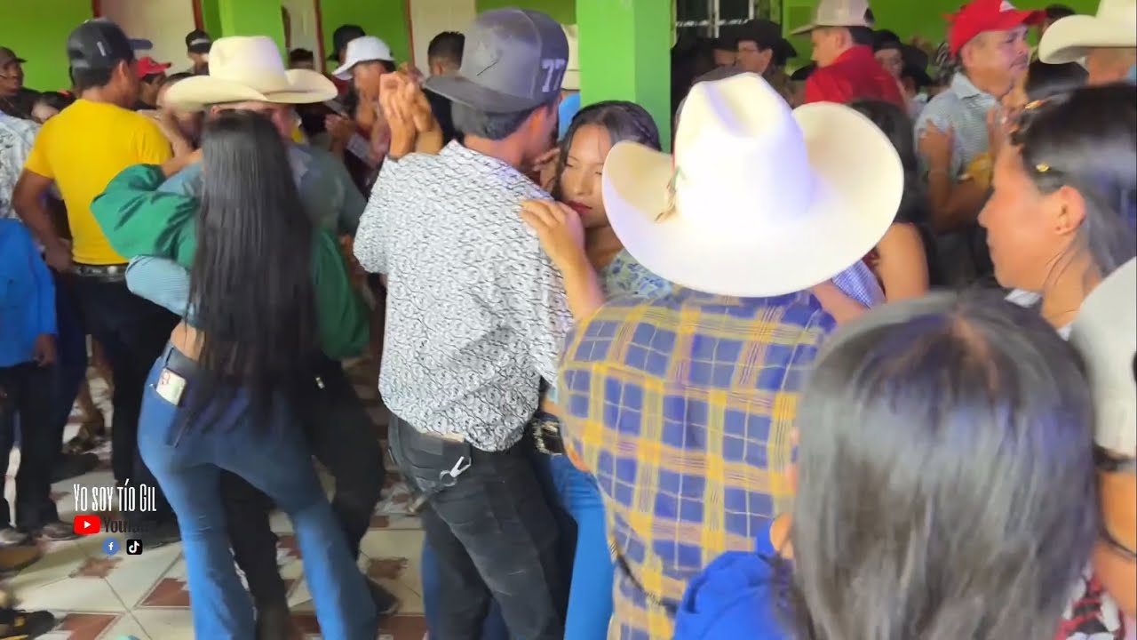 Que movimiento de estas muchachas lleno total #bailesperrones