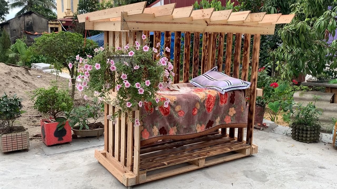 Amazing Woodworking Project Design Ideas From Old pallets // Build A Fun Bed For Your Garden
