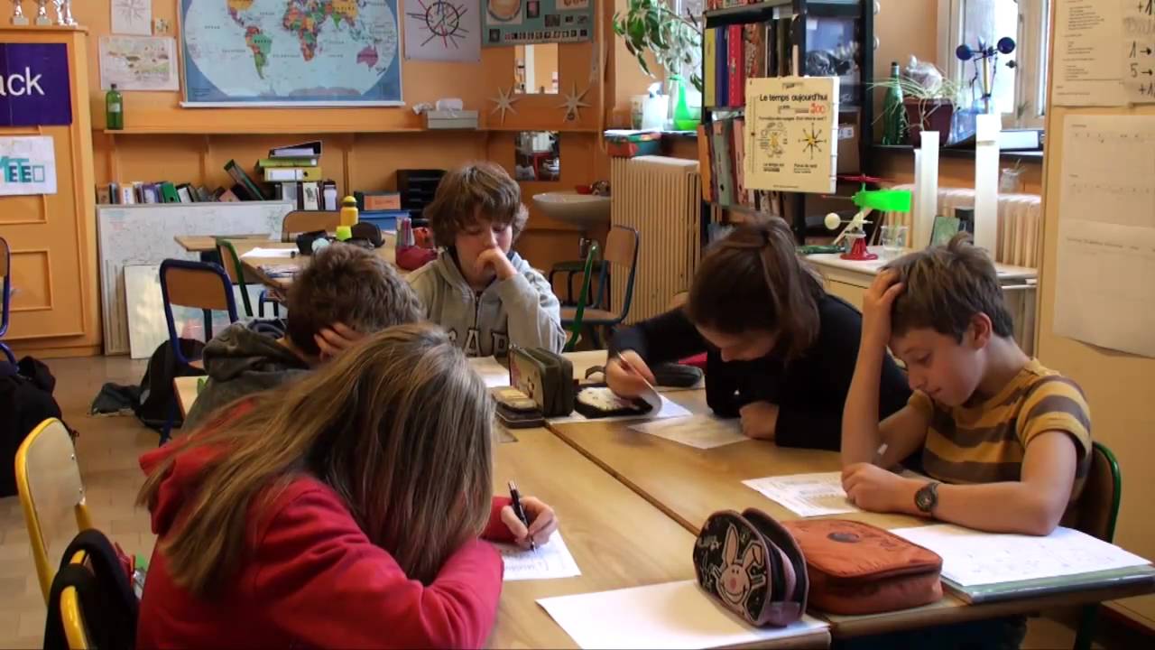 Une école presque comme les autres!