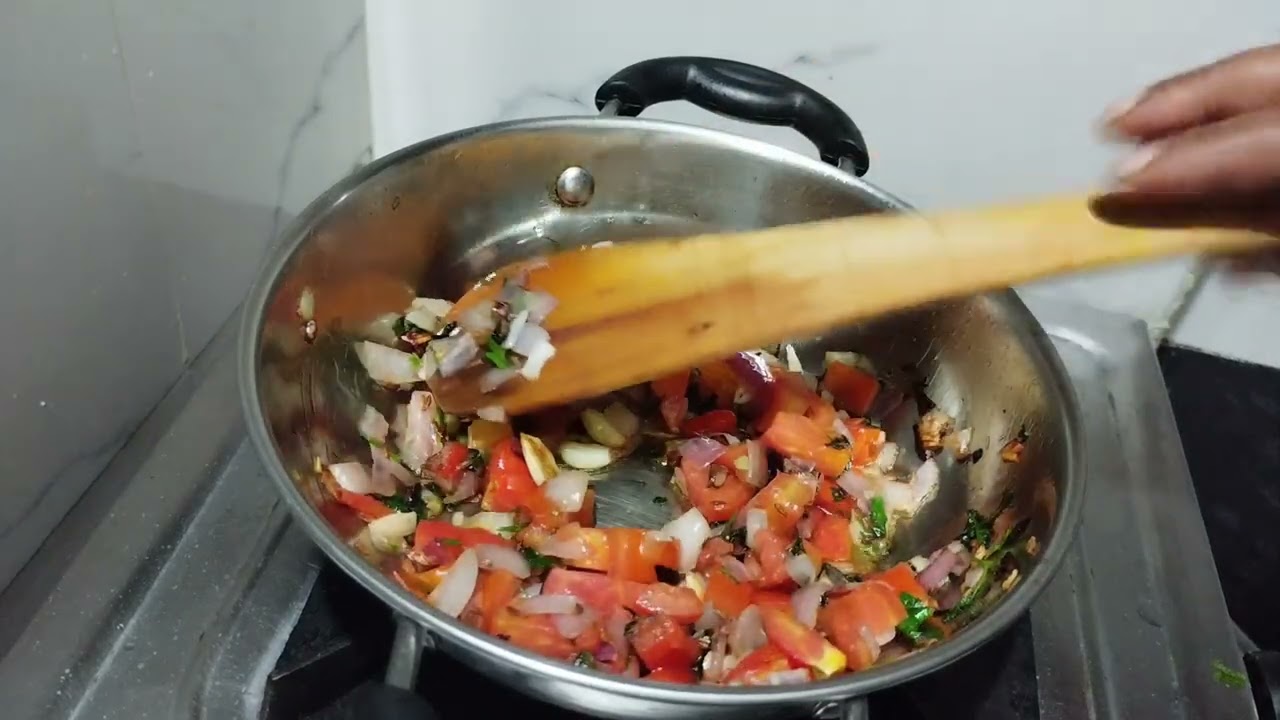 झटपट ब्रोकलीची सुकी भाजी |प्रोटीनयुक्त ब्रोकलीची भाजी|Broccoli Sabzi |बॅचलर्स स्पेशल ब्रोकली भाजी 😋🥦