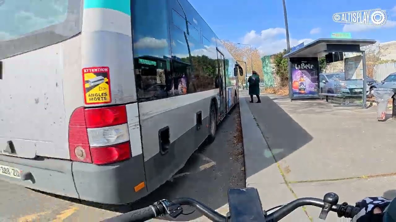Arr&ecirc;t de bus sur piste cyclable : conflit &eacute;vitable ou m&eacute;pris assum&eacute; ?