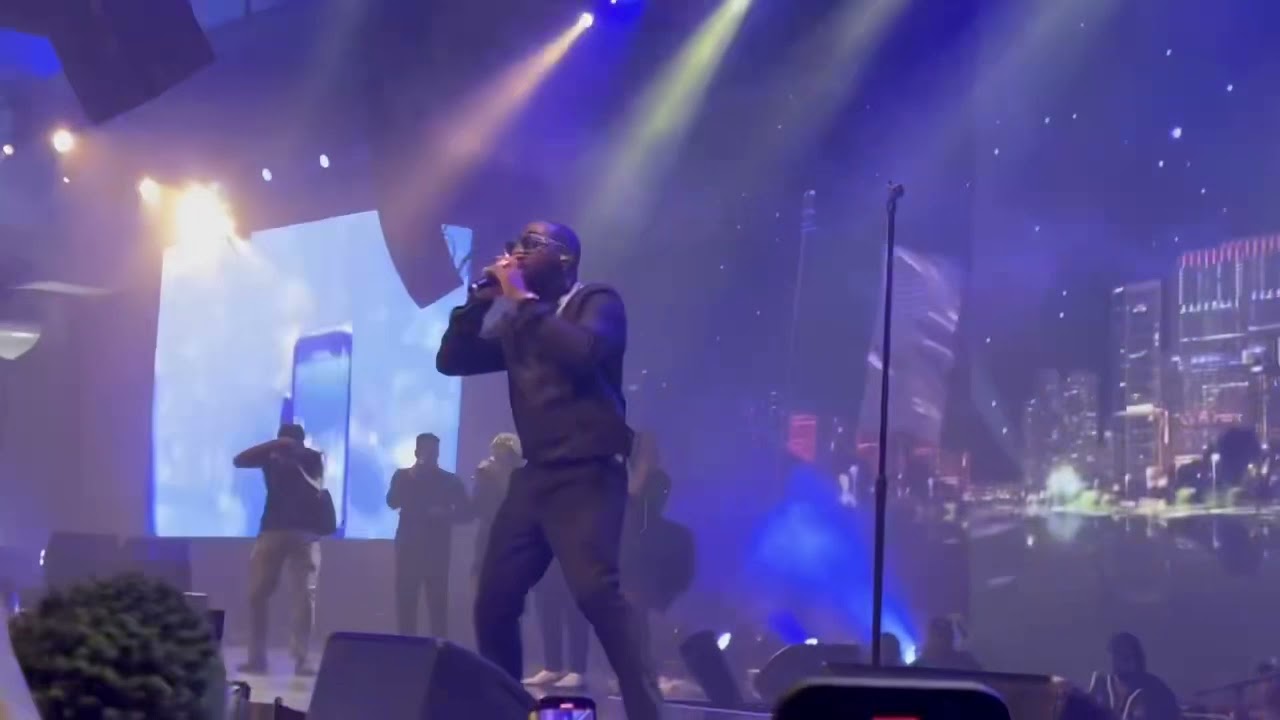 Davido Shows Mad Energy On Stage with Dami Duro Performance 🔥