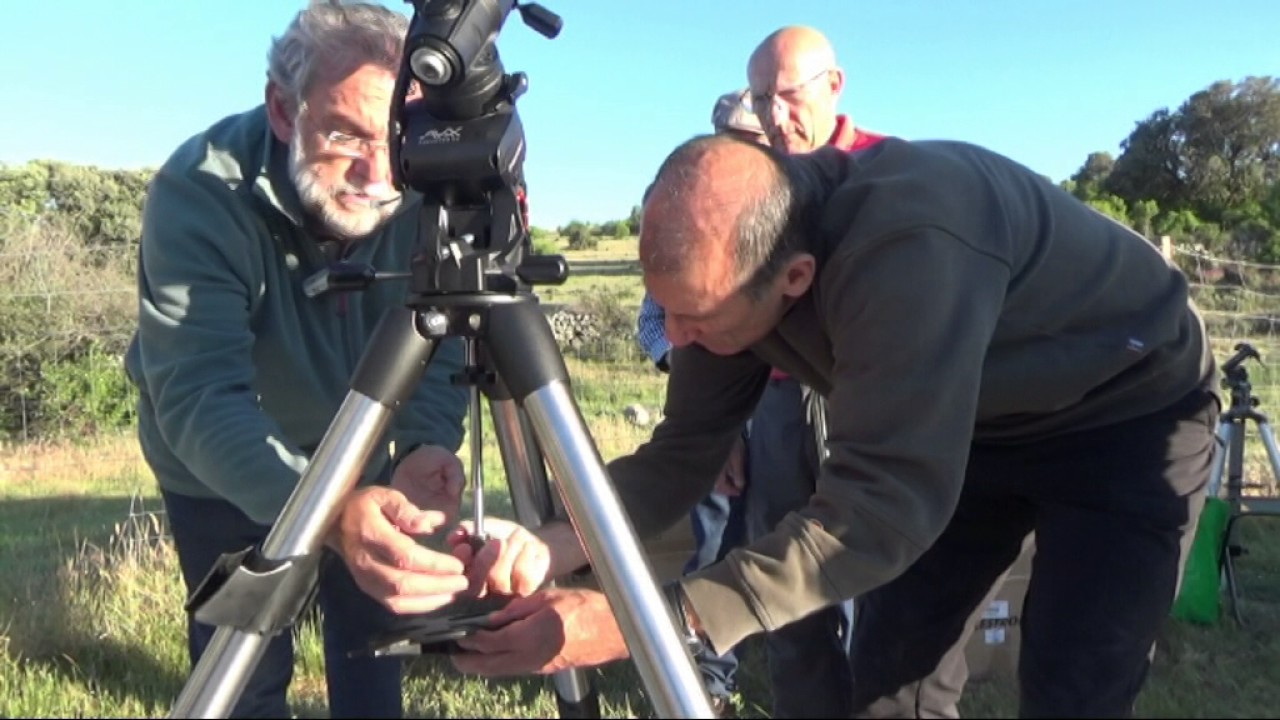 Vídeo del montaje de un telescopio SkyWatcher Reflector 150/750 con montura Celestron AVX