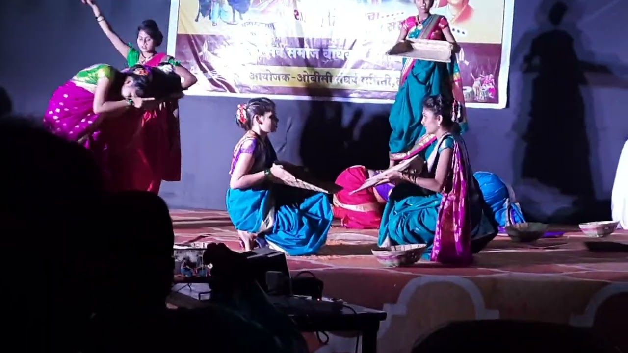 कुऱ्या चालल्या रानात सुरू झालीया पेरण | शेतकरी गीत समूह नृत्य
