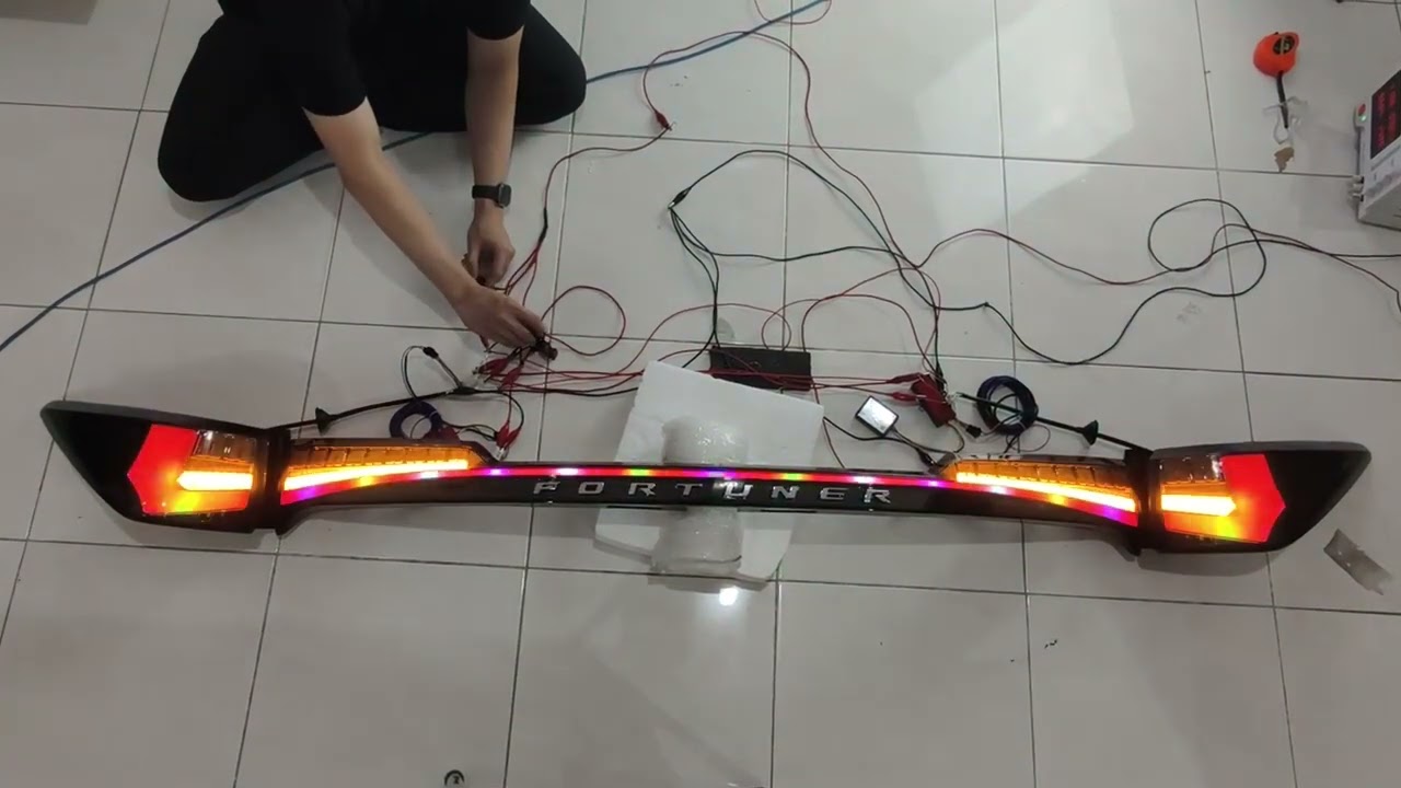 Stoplamp fortuner rgb #variasimobilsurabaya #acmevariasi #variasimobil tegalsari