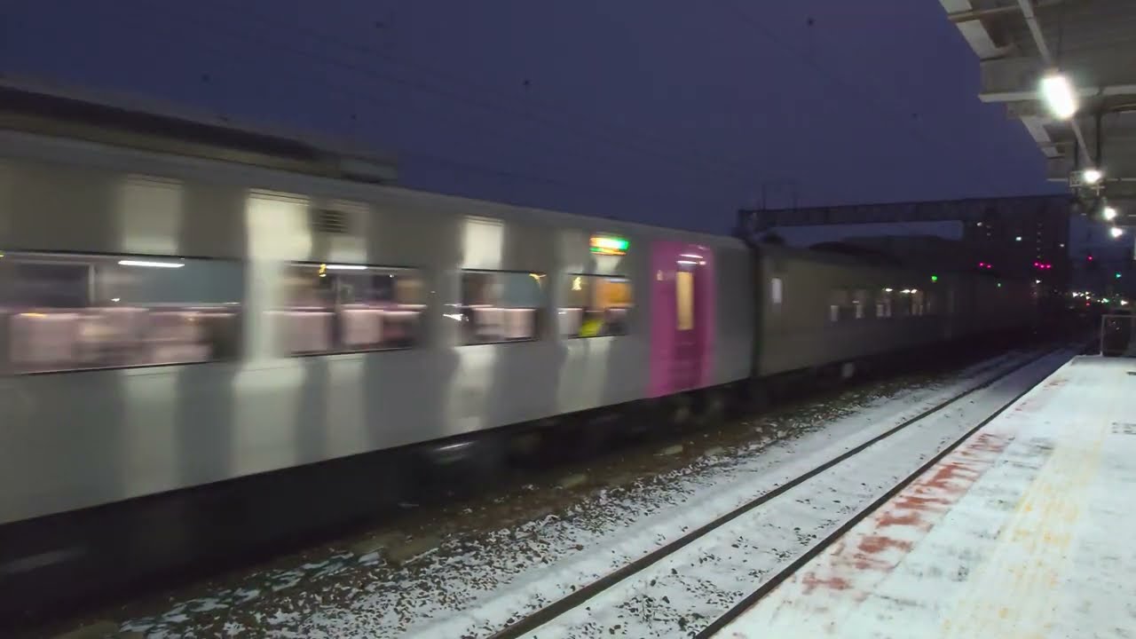 函館本線 白石駅('25N) 特急とかち『はまなす増結の5両編成で通過』キハ261系。　フル版