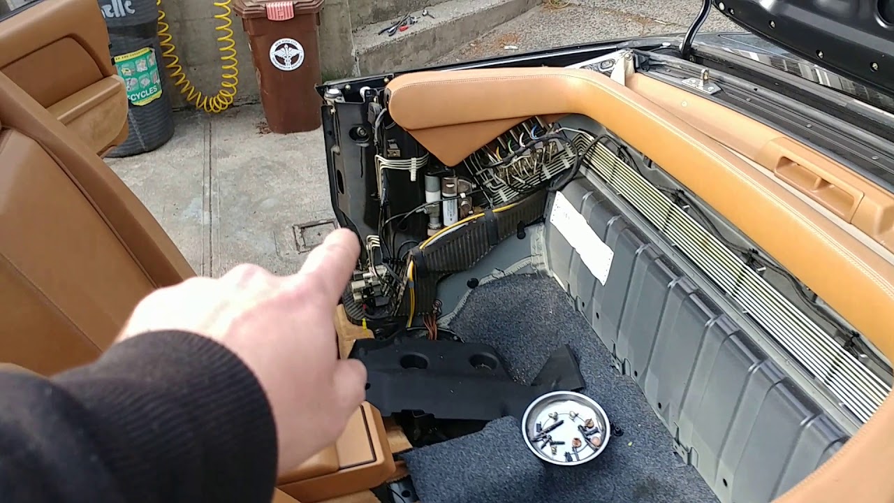 Mercedes 500SL main roof cylinders repaired. Roof operation