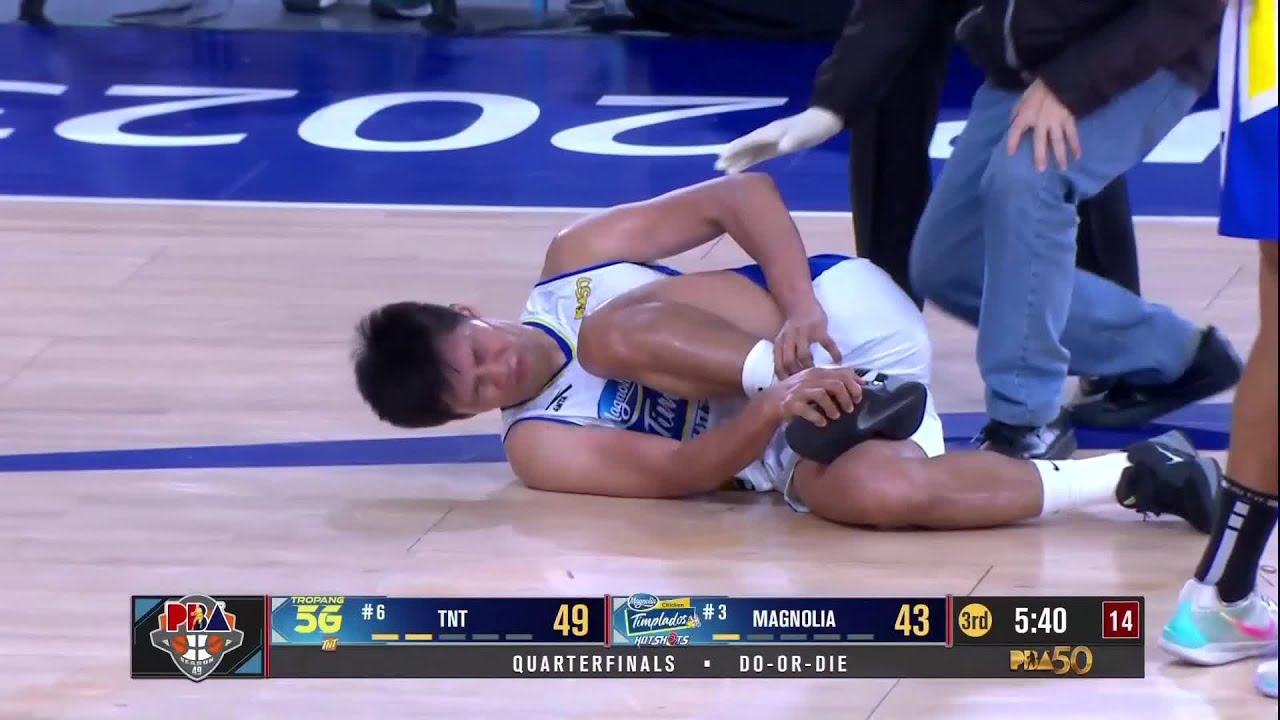 Mark Barroca HURTS HIS LEFT ANKLE in 3Q | PBA Season 49 Philippine Cup Quarterfinals