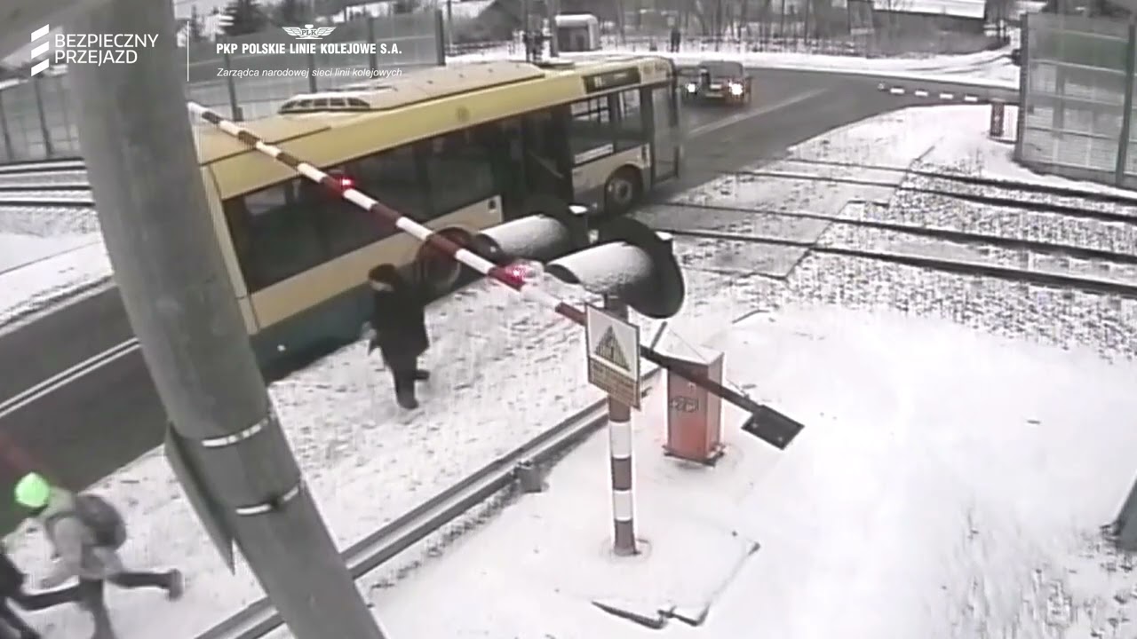 Zdarzenie na przejeździe kolejowo-drogowym w Woli Rzędzińskiej 19.01.2024