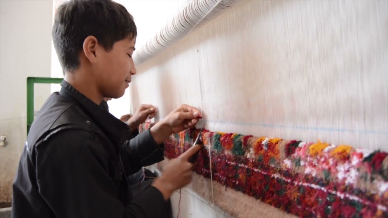 Young Carpet Weaver Makes Beautiful Designs - One Day in Afghanistan