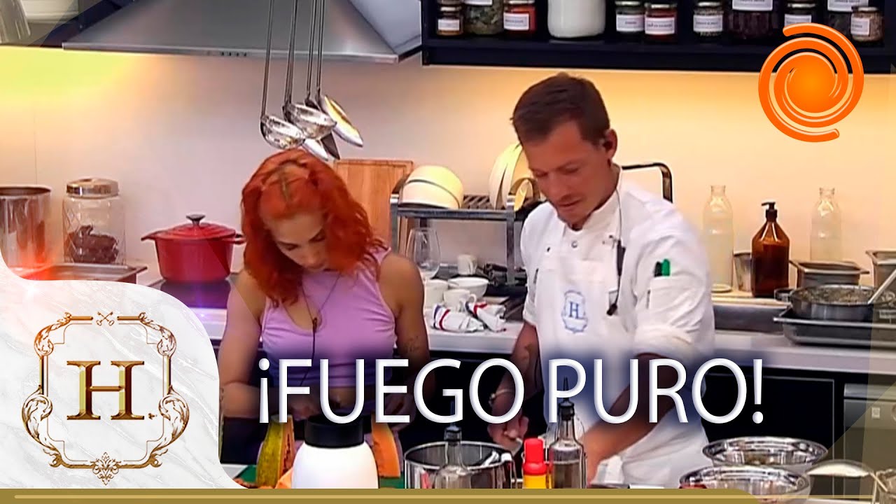 Santiago le hizo una interesante propuesta a Melody Luz y ella no lo dudó: 
